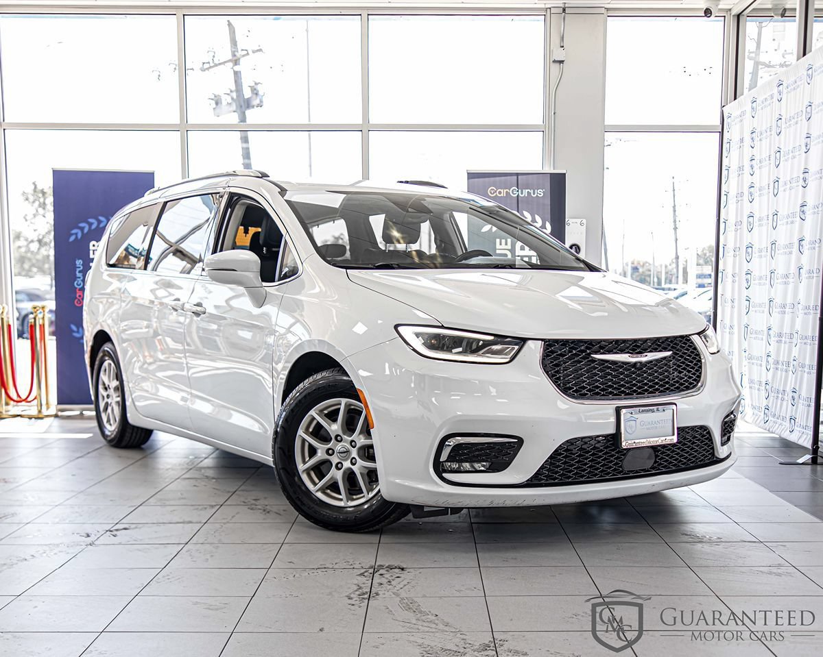 Used 2021 Chrysler Pacifica Touring-L FWD image 3