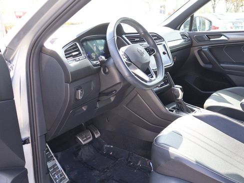 Used 2023 Volkswagen Tiguan SE R-Line image 27