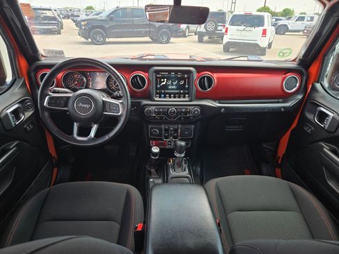 Used 2023 Jeep Wrangler Unlimited Rubicon w/ Cold Weather Group AWD/4WD image 15