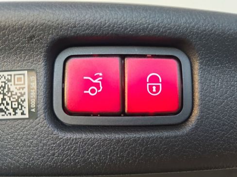 Certified 2025 Mercedes-Benz C 300 Sedan image 16