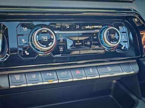 New 2026 GMC Sierra 2500 AT4 w/ AT4 Premium Plus Package image 32