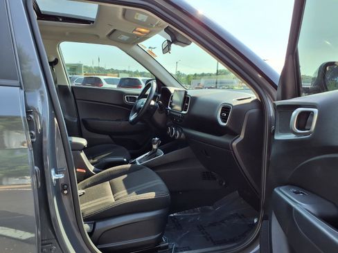 Used 2025 Hyundai Venue SEL FWD image 22