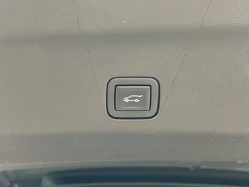 Used 2024 GMC Yukon Denali w/ Advanced Technology Package AWD/4WD image 30