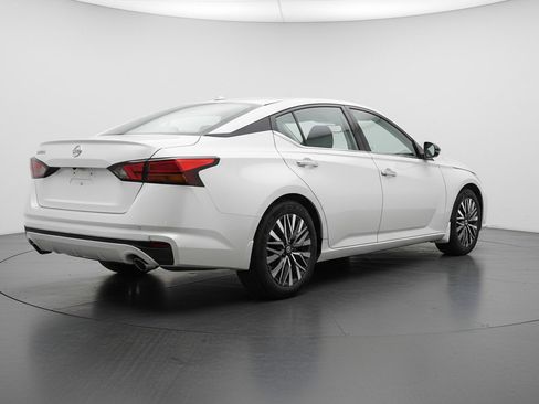 Used 2025 Nissan Altima 2.5 SV image 9