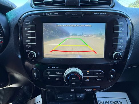 Used 2016 Kia Soul ! w/ Premium Package FWD image 3