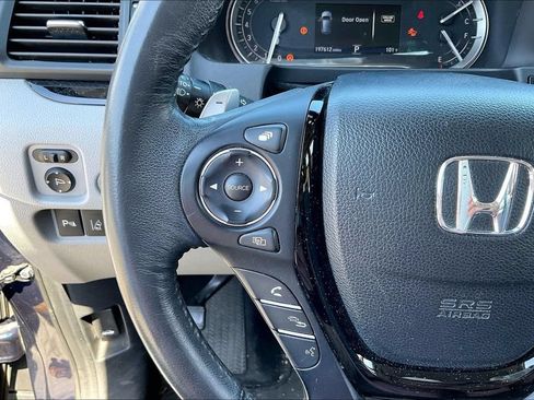 Used 2017 Honda Pilot Touring image 11