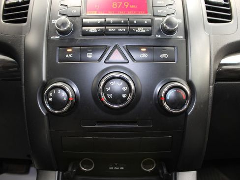 Used 2012 Kia Sorento FWD w/ Third Row Pkg image 15