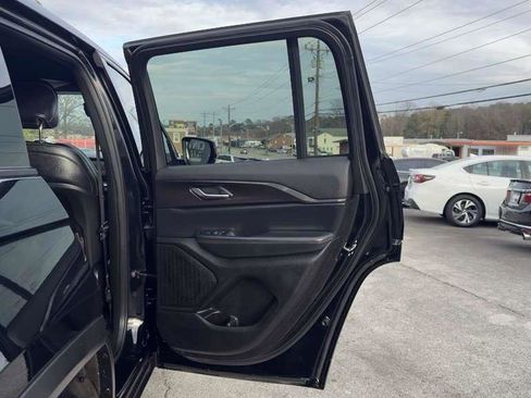 Used 2023 Jeep Grand Cherokee Altitude image 23