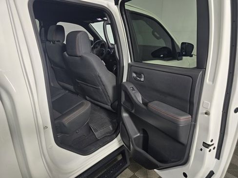 Used 2022 Nissan Frontier PRO-4X image 15