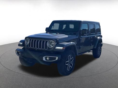 Used 2025 Jeep Wrangler Sahara image 7