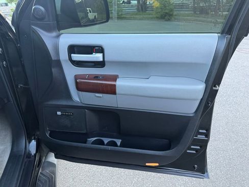 Used 2011 Toyota Sequoia Platinum AWD/4WD image 32