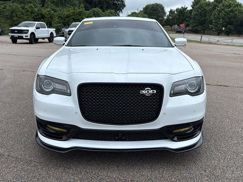 Used 2023 Chrysler 300 C RWD image 2