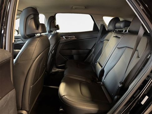 Certified 2024 Kia Sportage EX image 24