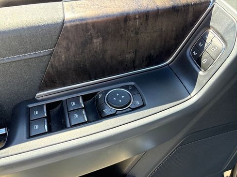 Used 2022 Ford F150 Lariat w/ Trailer Tow Package image 17