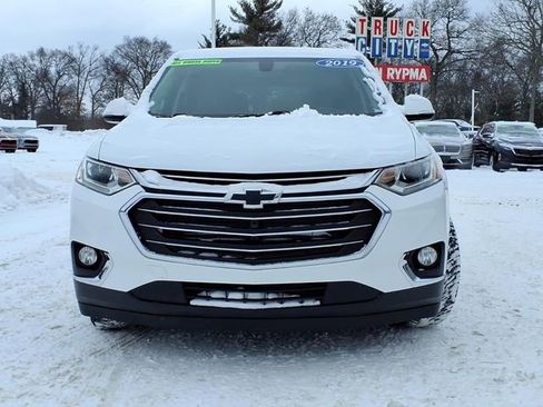 Used 2019 Chevrolet Traverse LT image 2