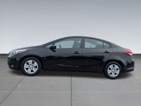 Used 2017 Kia Forte LX image 3
