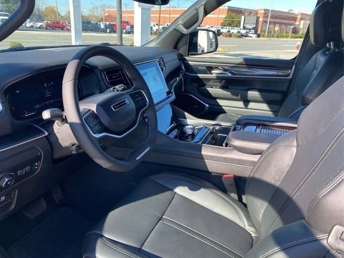 Used 2024 Jeep Wagoneer 2WD image 21