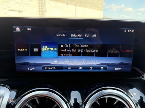 Used 2025 Mercedes-Benz GLB 250 image 4