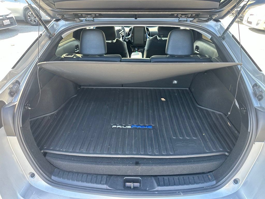 Used 2019 Toyota Prius Prime Premium FWD image 5