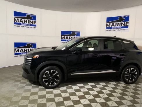 Used 2025 Nissan Kicks SV w/ SV Premium Package AWD/4WD image 7