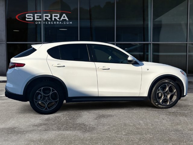 Used 2023 Alfa Romeo Stelvio Ti AWD/4WD image 6