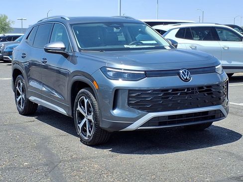 New 2025 Volkswagen Tiguan SE image 1