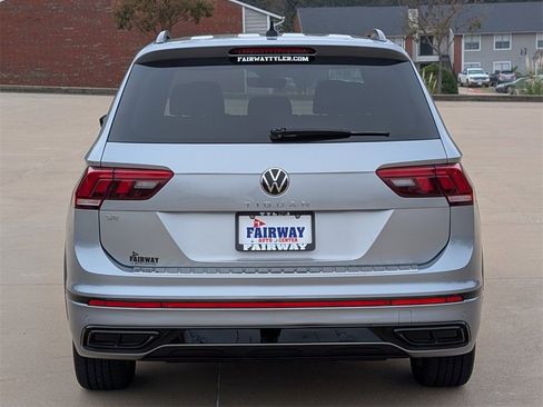 Used 2022 Volkswagen Tiguan SE R-Line image 5