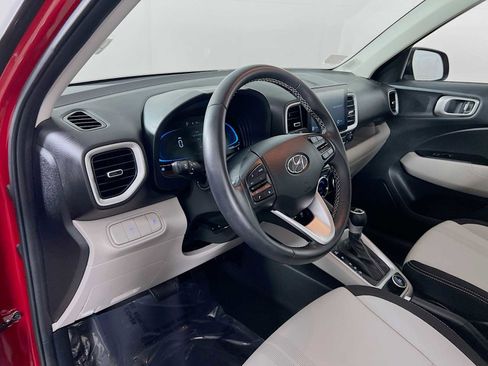 Certified 2024 Hyundai Venue SEL FWD image 9