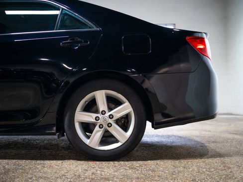 Used 2014 Toyota Camry SE image 14