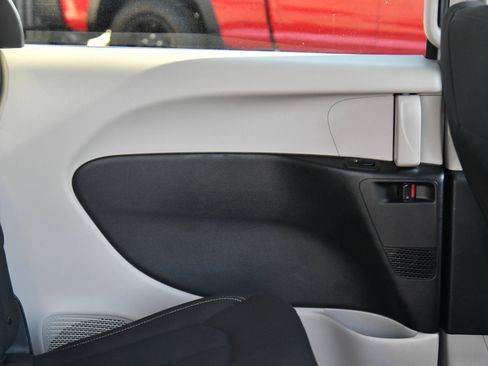 Used 2023 Chrysler Voyager LX FWD image 43