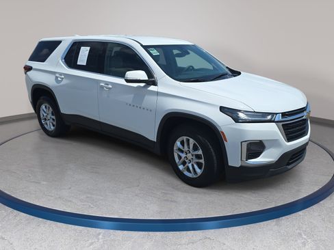 Used 2023 Chevrolet Traverse LS AWD/4WD image 3