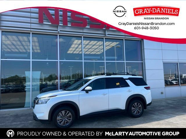 Certified 2025 Nissan Pathfinder SV FWD image 1