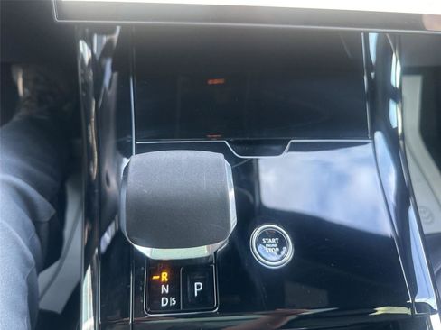Used 2025 Land Rover Range Rover Sport SE AWD/4WD image 41