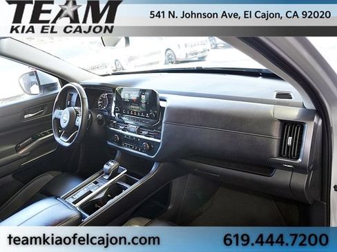 Used 2024 Nissan Pathfinder SL FWD image 11