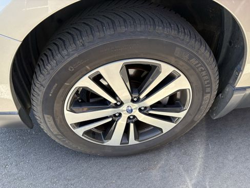 Used 2018 Subaru Outback 2.5i Limited AWD/4WD image 10