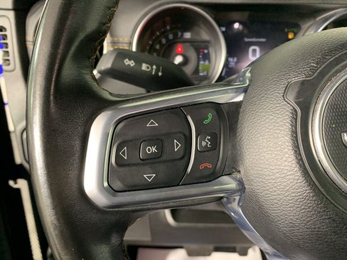 Used 2021 Jeep Wrangler Unlimited Sahara AWD/4WD image 18