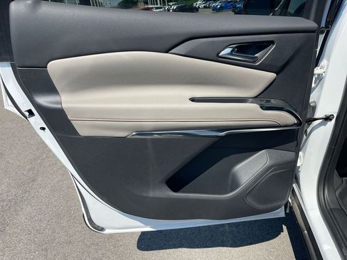 Used 2025 Chevrolet Traverse LT w/ LPO, Floor Liner Package image 29