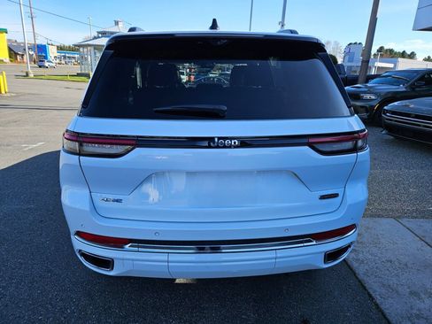 Used 2023 Jeep Grand Cherokee Overland w/ Luxury Tech Group IV AWD/4WD image 4