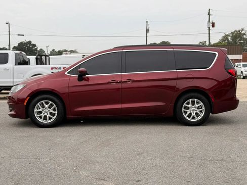 Used 2021 Chrysler Voyager Lxi FWD image 5