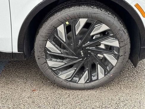 New 2026 Lincoln Nautilus Reserve w/ Jet Appearance Package image 10