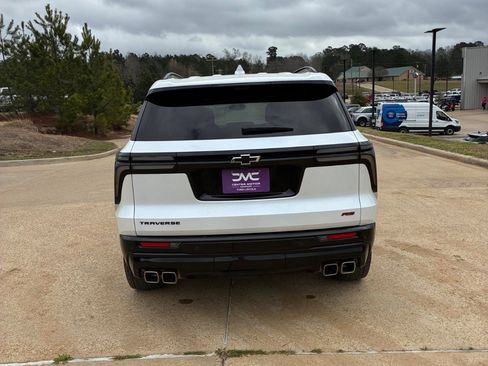 Used 2024 Chevrolet Traverse RS image 6