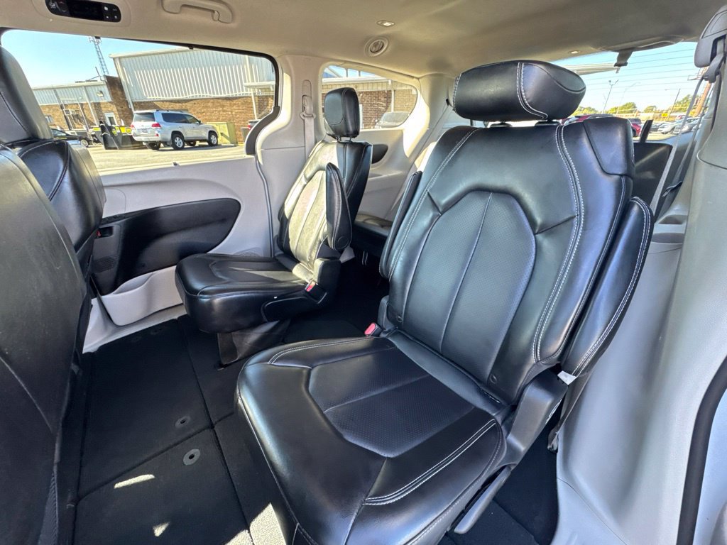 Used 2024 Chrysler Pacifica Touring-L FWD image 19