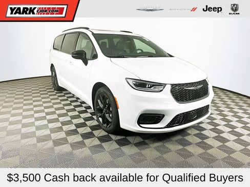 New 2026 Chrysler Pacifica Limited w/ S Appearance Package FWD image 1