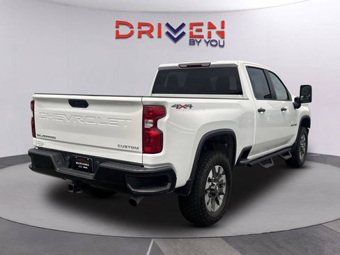 Used 2022 Chevrolet Silverado 2500 Custom w/ Custom Value Package AWD/4WD image 4
