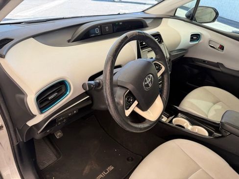 Used 2017 Toyota Prius Four w/ Advanced Technology Package FWD image 12