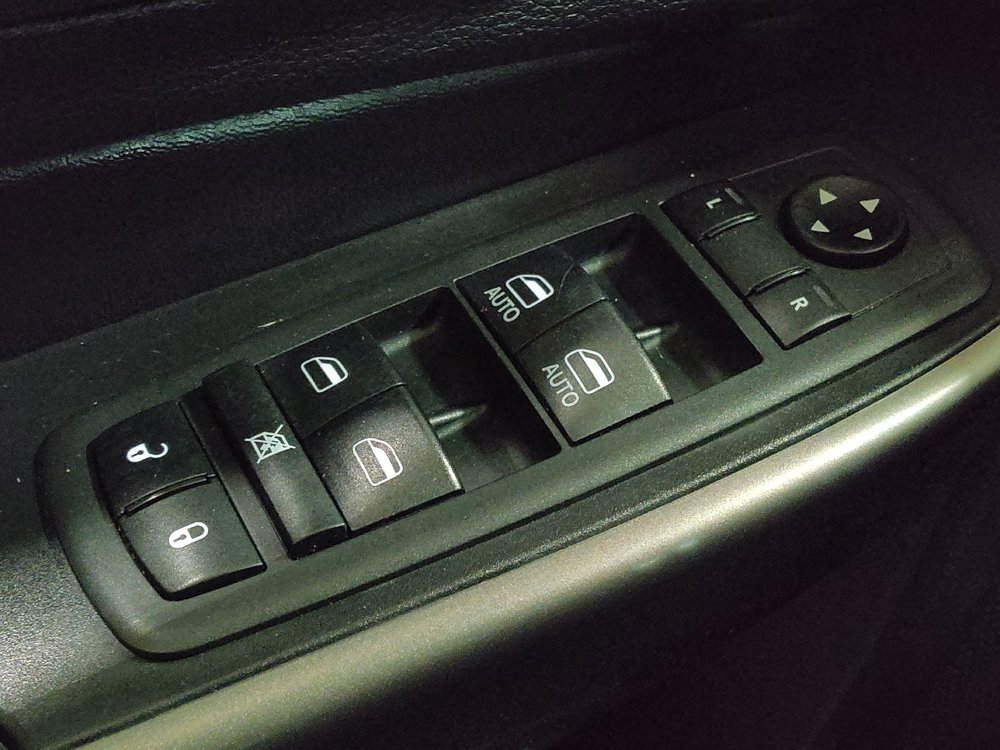 Used 2019 Jeep Cherokee Latitude Plus FWD image 27