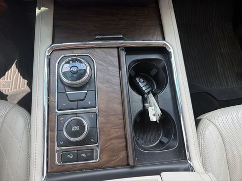 Used 2019 Ford Expedition Platinum AWD/4WD image 13