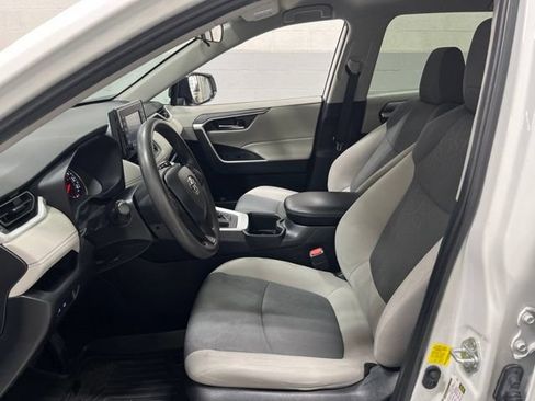 Used 2022 Toyota RAV4 XLE AWD/4WD image 29