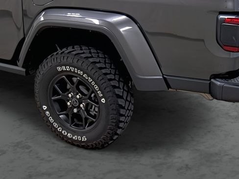 Used 2024 Jeep Gladiator Willys image 9