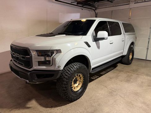 Used 2017 Ford F150 Raptor w/ Equipment Group 802A Luxury AWD/4WD image 3